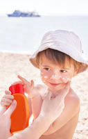 Protect your child from UV rays with sunscreen 